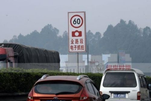 汽车村内限速多少(汽车村内限速多少，探究与解析)