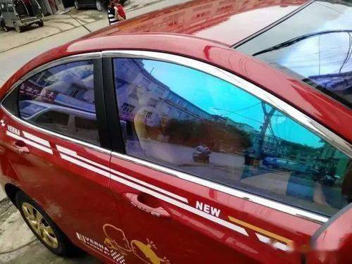 汽车金属膜一套多少钱贴(汽车金属膜一套的价格及其贴膜服务探讨)