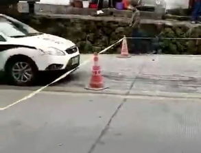 汽车撞出一个坑赔偿多少(汽车撞出一个坑赔偿多少，解析赔偿因素与计算方法)