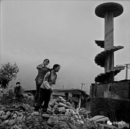 男子为办退休要挖512地震废墟