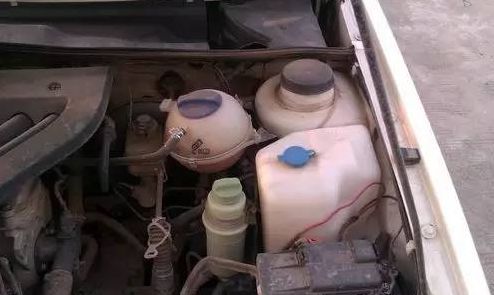 汽车水箱漏水加多少 汽车水箱漏水加多少