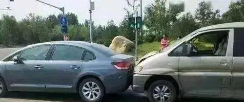 银川汽车闯红灯赔偿多少 银川汽车闯红灯赔偿多少