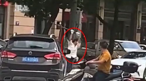 警方通报男子逼停前车并殴打乘客 警方通报男子逼停前车并殴打乘客