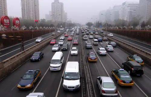 小汽车高速开多少公里 小汽车高速开多少公里