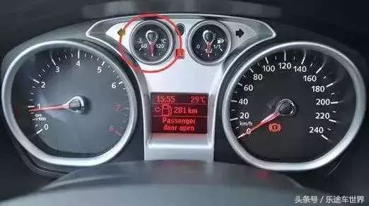 汽车暖风水箱温度多少