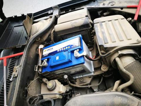 汽车电瓶多少伏要换了 汽车电瓶多少伏要换了