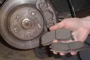 汽车刹车踩多少米合适