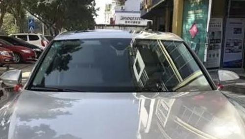 汽车前挡玻璃距离多少
