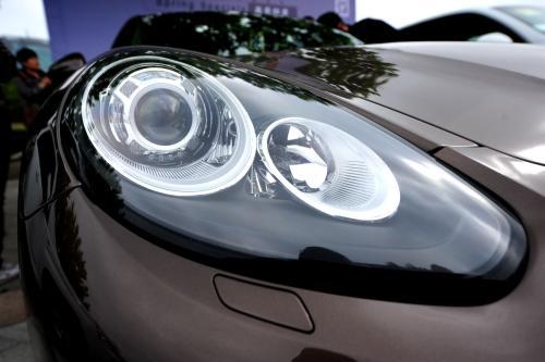 调整汽车的大灯高度多少