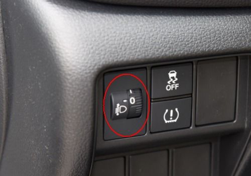 调整汽车的大灯高度多少