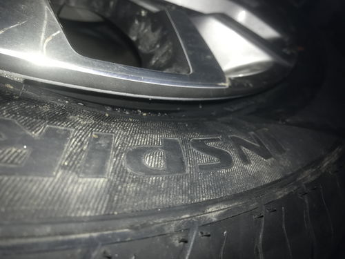 汽车换新胎多少钱 汽车换新胎多少钱