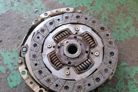 汽车换离合器片多少钱 汽车换离合器片多少钱