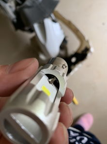 汽车近光灯电瓶多少钱