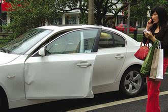 汽车门被撞修多少钱