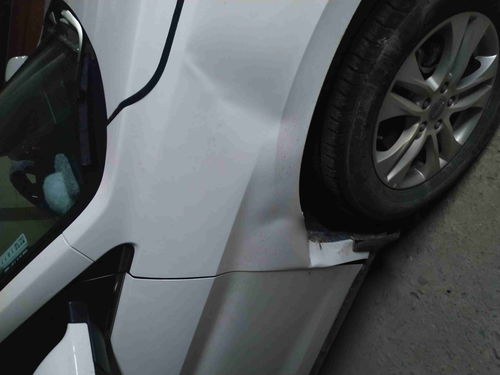 汽车门被撞修多少钱