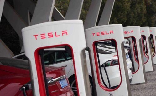 燃油汽车电池续航多少