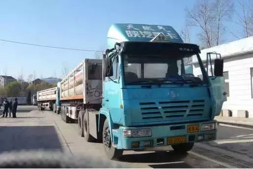 有多少辆重卡汽车英语