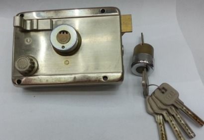 汽车右门锁坏了多少钱