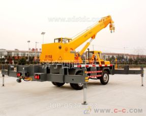 世界最大汽车吊多少吨