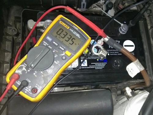 汽车电瓶正常有多少伏的