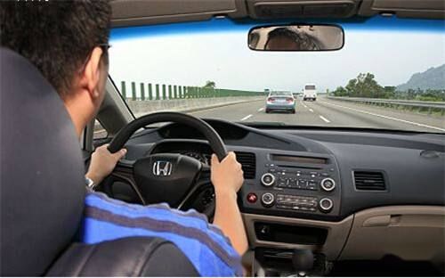 高速汽车跑多少公里省油