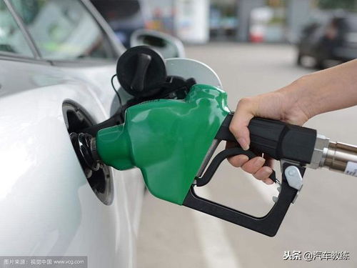 汽车油箱左侧有多少油管