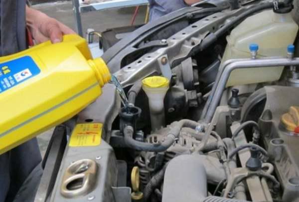 汽车冷却液加多少