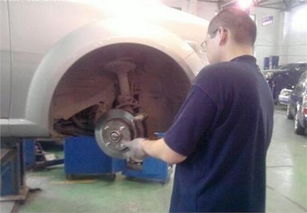 汽车刹车踩多少米最好 汽车刹车踩多少米最好