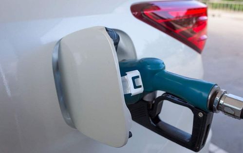 汽车油箱剩多少能加油