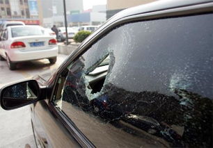 汽车撞石头怎么赔偿多少