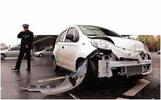 汽车撞石头怎么赔偿多少