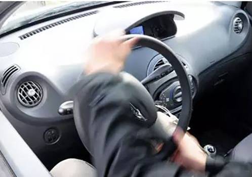 汽车打着多少转正常