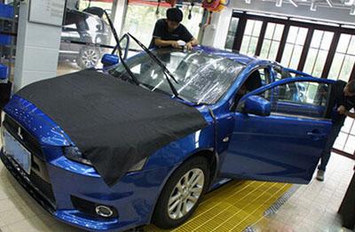 汽车不能贴多少贴纸