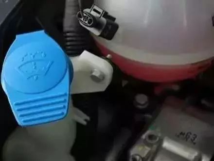 汽车冬天开多少水温最好