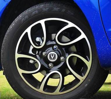 汽车满载胎压多少正常