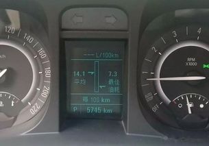 汽车12缸油耗多少