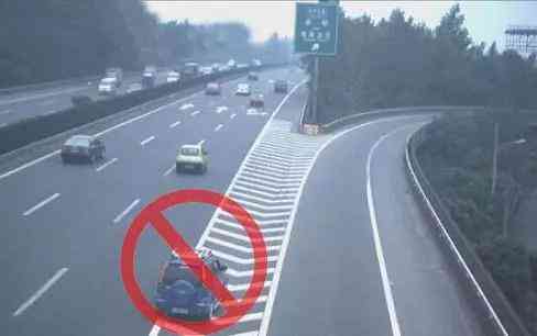 汽车匝道压线被扣多少分