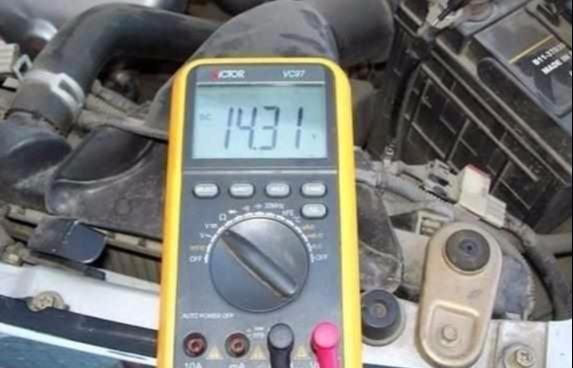 汽车发动要多少伏电压 汽车发动要多少伏电压