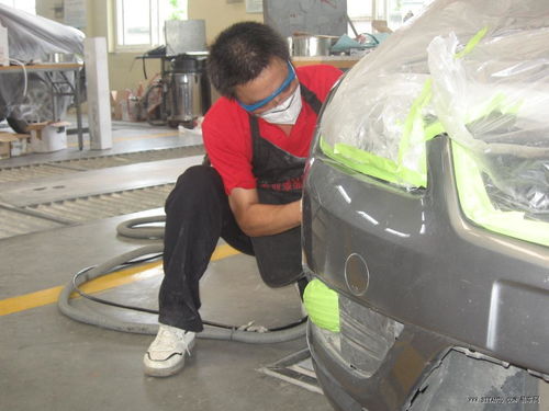 汽车喷漆一面多少钱