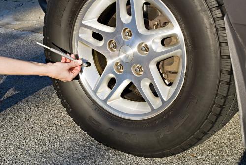 汽车每天运送多少吨轮胎