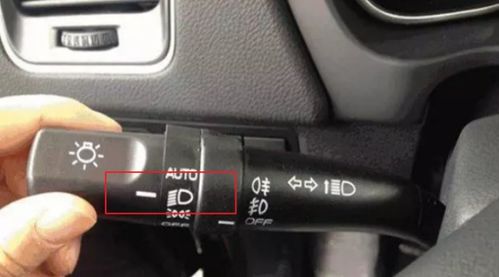 汽车近光灯有多少伏正常