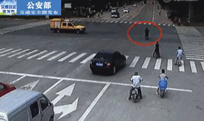 汽车闯红灯违法条款多少