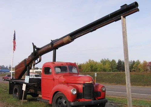 大货车遭巨型风电机叶片贯穿车厢