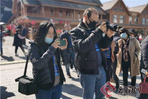 云南一文旅局长抹黑脸为五一揽客 云南一文旅局长抹黑脸为五一揽客