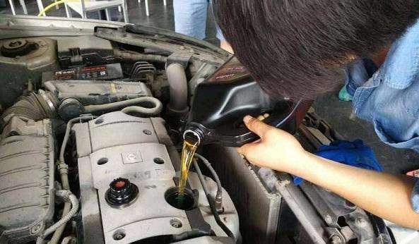 库存汽车多少公里换机油