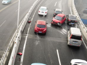 汽车正常路面打滑多少