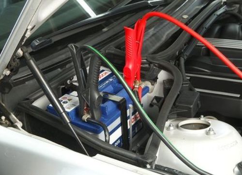 汽车没电启动后多少有电