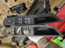 换汽车侧面玻璃多少钱 换汽车侧面玻璃多少钱