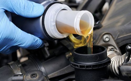 一般汽车加多少机油