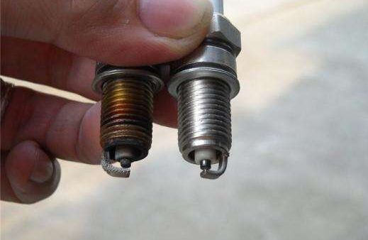 汽车火花塞用多少力度